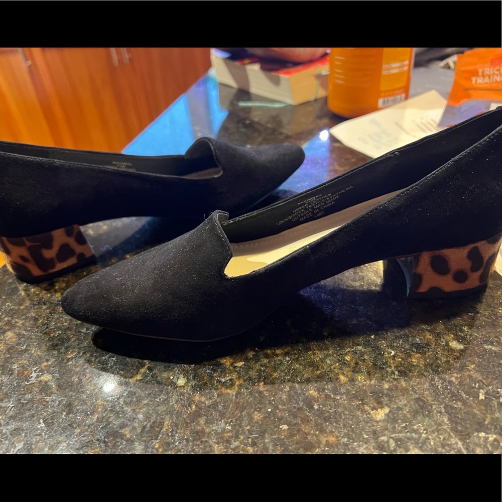 Anne Klein iflex suede shoe with suede leopard heel 6.5m